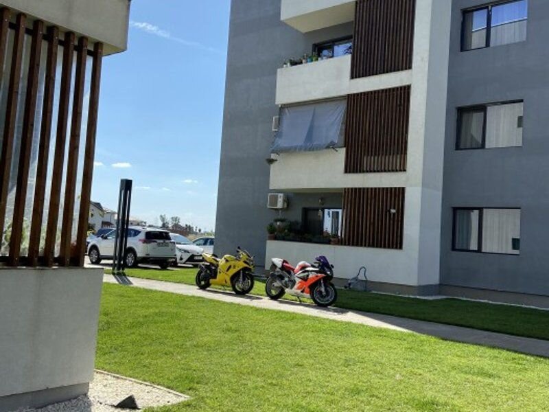 Cernica, apartament 3 camere, 2 balcoane, 83 mp.